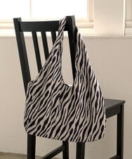 BJCJD69140 MK MICHEL KLEIN BAG(MK ミッシェルクラン バッグ) [WEB限定/300g以下の軽量]アニマルプリントトートバッグ ゼブラ