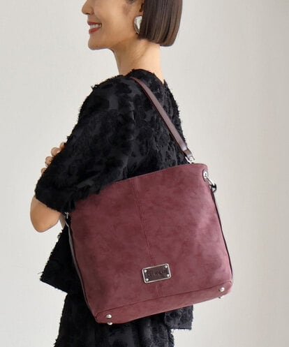 BKCAG09160 MK MICHEL KLEIN BAG [2WAY]スエード風メタルタグアクセントショルダーバッグ