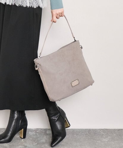 BKCAG09160 MK MICHEL KLEIN BAG [2WAY]スエード風メタルタグアクセントショルダーバッグ