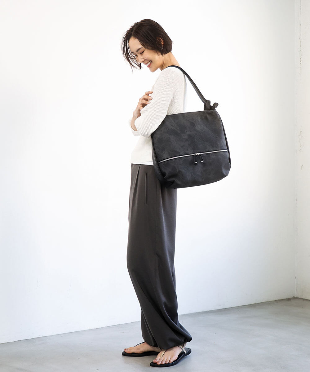 BKCGD05165 MK MICHEL KLEIN BAG(MK ミッシェルクラン バッグ) [2WAY/A4収納可]布帛風デザイン変形トートバッグ ネイビー