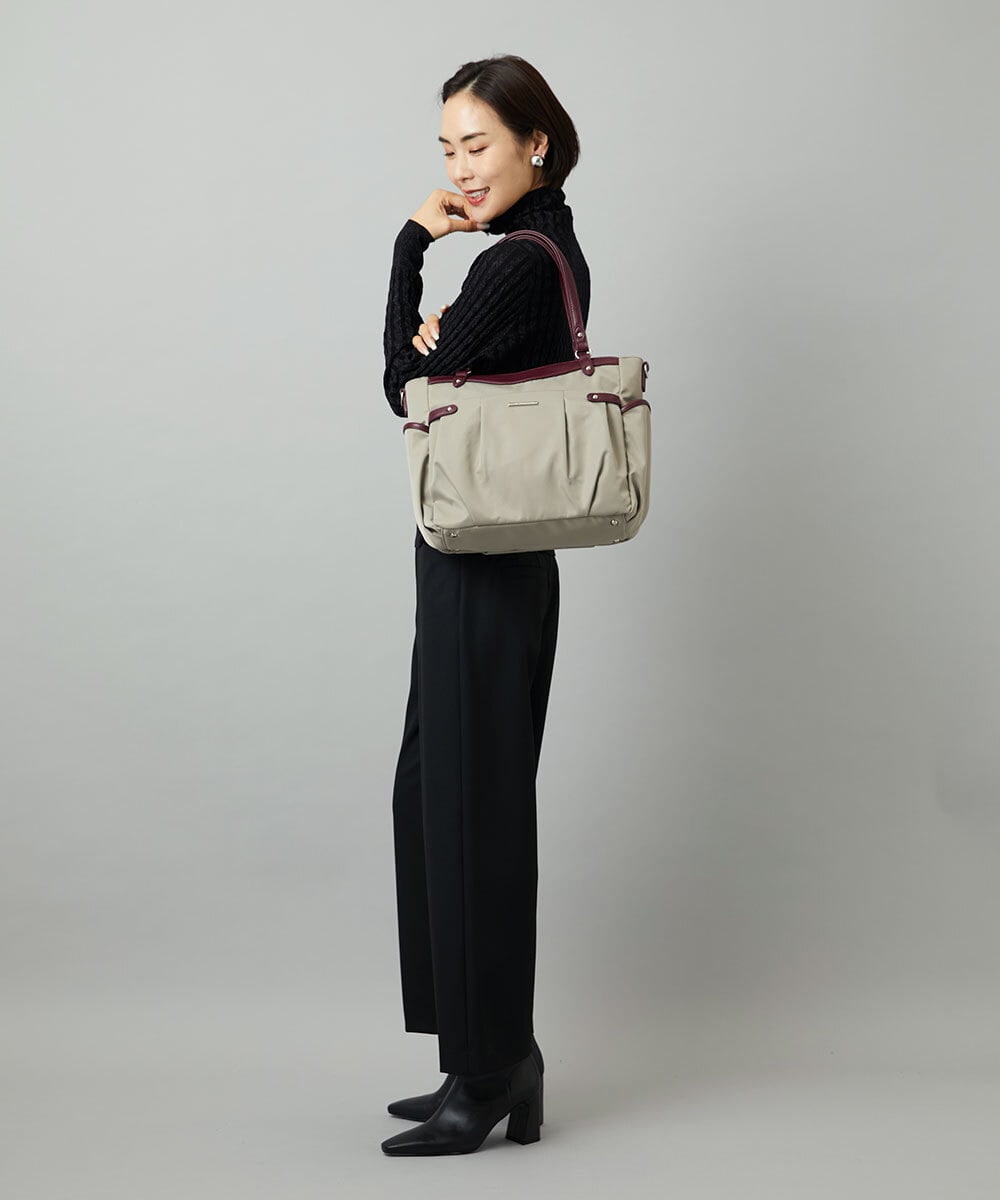 BKRAD31180 MK MICHEL KLEIN BAG(MK ミッシェルクラン バッグ) [撥水/2WAY/A4収納可]サイドポケットパイピングバッグ グレージュ×パープル