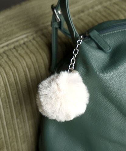 BKSAD81038 MK MICHEL KLEIN BAG パールモチーフ付きファーチャーム