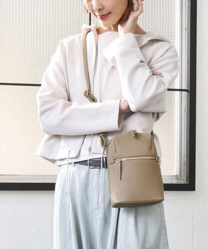 BPKGD80190 MK MICHEL KLEIN BAG [300g以下の軽量]牛革ラウンドジップショルダーバッグ
