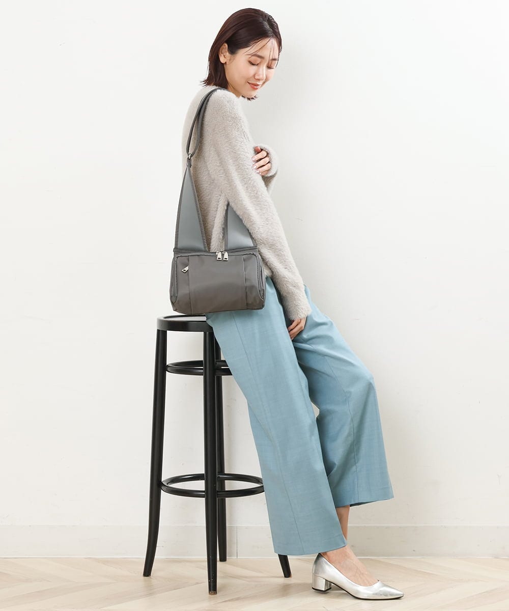 BPRAS01140 MK MICHEL KLEIN BAG(MK ミッシェルクラン バッグ) 【人間工学デザイン】コンパクトショルダーバッグ グレー