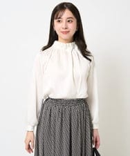 F1BGA32150 MK MICHEL KLEIN(小さいサイズ)(メゾン ドゥ サンク) 【小さいサイズ】スタンドネックデザインサテンブラウス/洗える/セットアップ対応 ネイビー