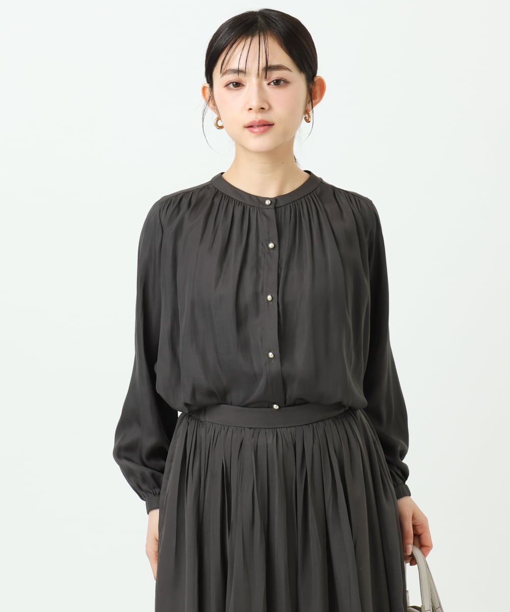 F1BGD35140 MK MICHEL KLEIN(小さいサイズ)(メゾン ドゥ サンク) 【小さいサイズ】バンドカラーサテンブラウス/接触冷感/UVカット/洗える ベージュ