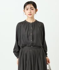 F1BGD35140 MK MICHEL KLEIN(小さいサイズ)(メゾン ドゥ サンク) 【小さいサイズ】バンドカラーサテンブラウス/接触冷感/UVカット/洗える ダークグレー