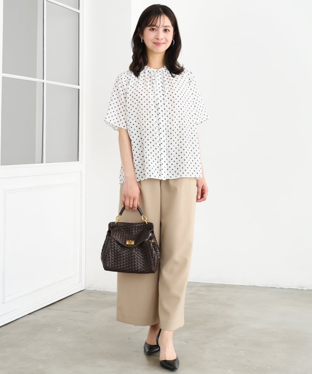 F1BGD51150 MK MICHEL KLEIN(小さいサイズ)(メゾン ドゥ サンク) 【小さいサイズ】[UVカット/接触冷感/洗濯機で洗える]フレアスリーブ幾何柄ブラウス ネイビー