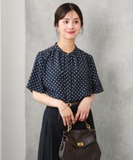 F1BGD51150 MK MICHEL KLEIN(小さいサイズ)(メゾン ドゥ サンク) 【小さいサイズ】[UVカット/接触冷感/洗濯機で洗える]フレアスリーブ幾何柄ブラウス ネイビー