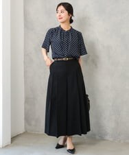 F1BGD51150 MK MICHEL KLEIN(小さいサイズ)(メゾン ドゥ サンク) 【小さいサイズ】[UVカット/接触冷感/洗濯機で洗える]フレアスリーブ幾何柄ブラウス ネイビー