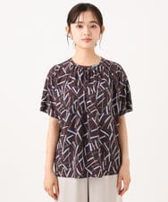 F1BHD68140 MK MICHEL KLEIN(小さいサイズ)(メゾン ドゥ サンク) 【小さいサイズ】[接触冷感/洗える]アートプリントブラウス ブラウン