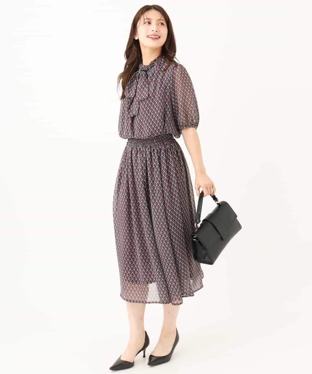 F1HJD28150 MK MICHEL KLEIN(小さいサイズ)(メゾン ドゥ サンク) 【小さいサイズ】[洗える]ジオメットリック柄シフォンスカート ブルー系