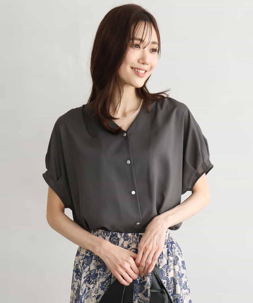 FKBGD58140 MK MICHEL KLEIN(MK ミッシェルクラン) [瞬美シリーズ/洗える]Vネックタックスリーブブラウス ダークグレー