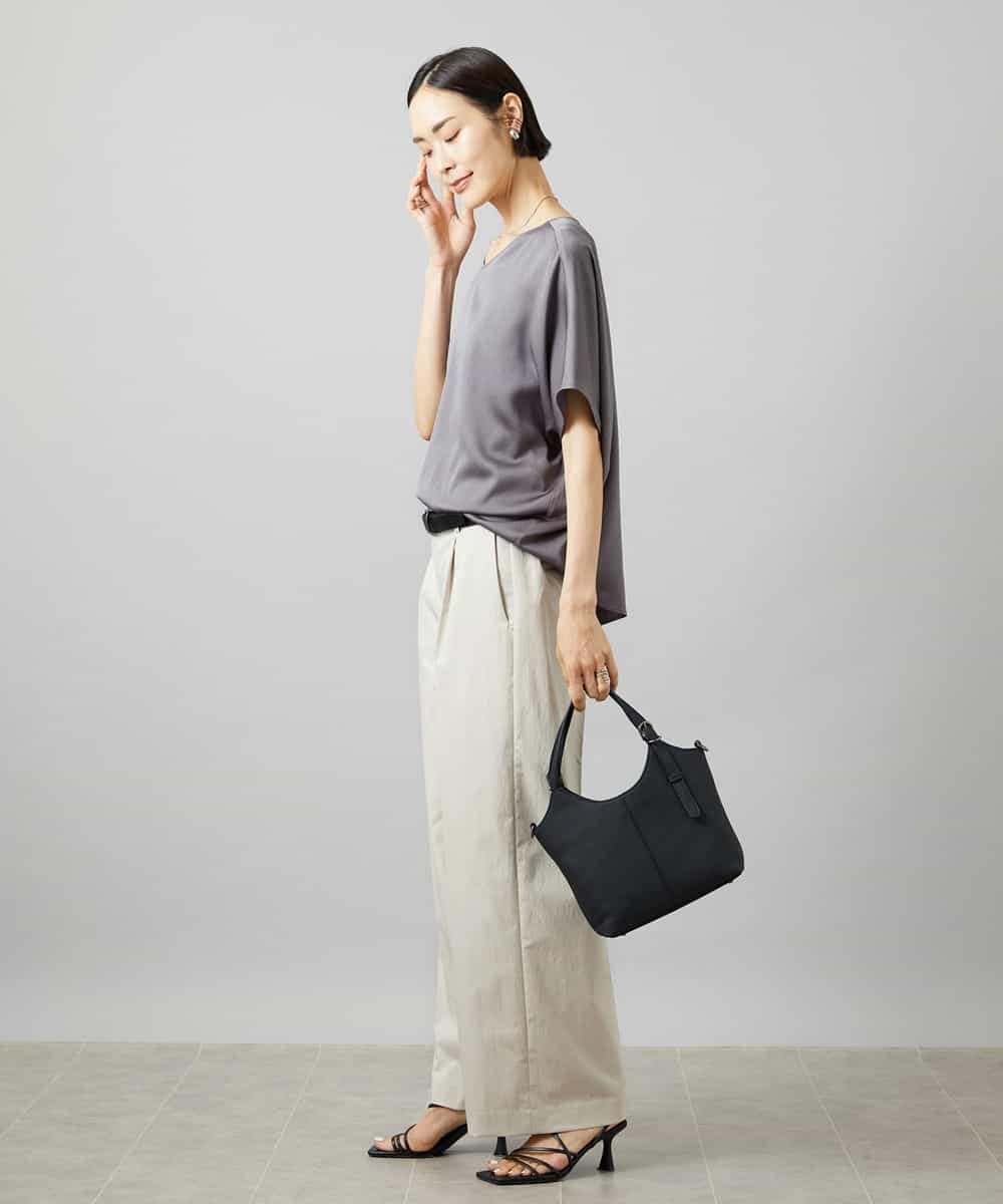 FMBHD02170 MICHEL KLEIN(ミッシェルクラン) [セットアップ対応]Vネックサテンオーバーブラウス ベージュ