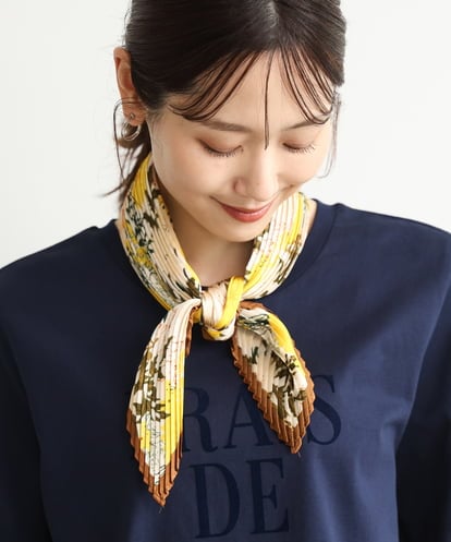 FR3JD22040 MK MICHEL KLEIN [洗える]花柄プリーツスカーフ