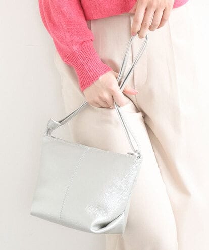 FR5GD01130 MK MICHEL KLEIN シュリングレザー台形ショルダーバッグ