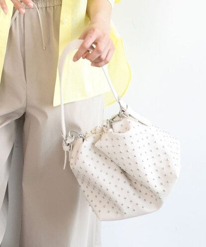 FR5GD05090 MK MICHEL KLEIN スタッズデザイン巾着風2wayバッグ