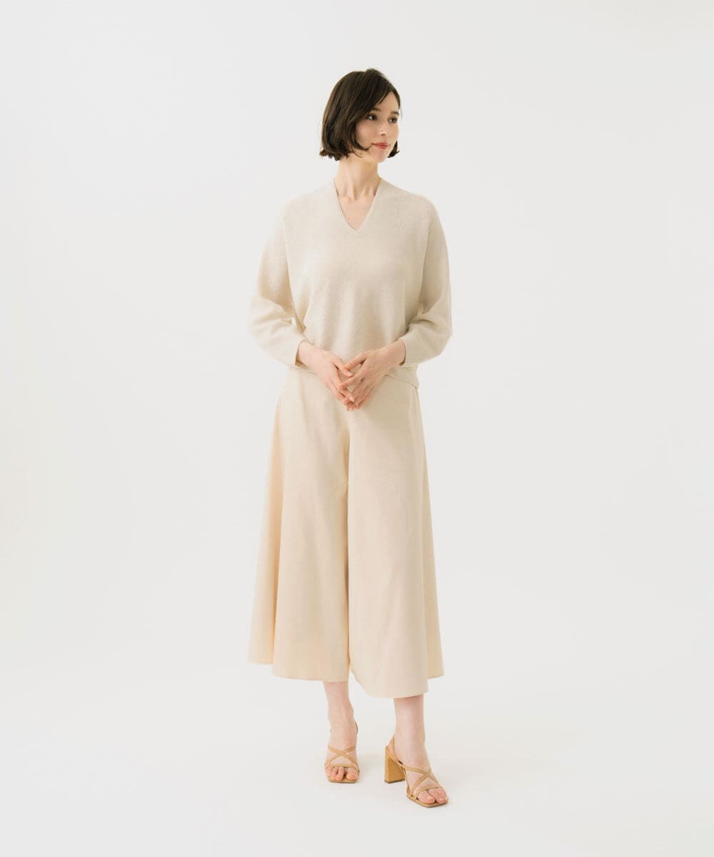 GBFEE50300 Sybilla(シビラ) Vネックフォルムニット アイボリー