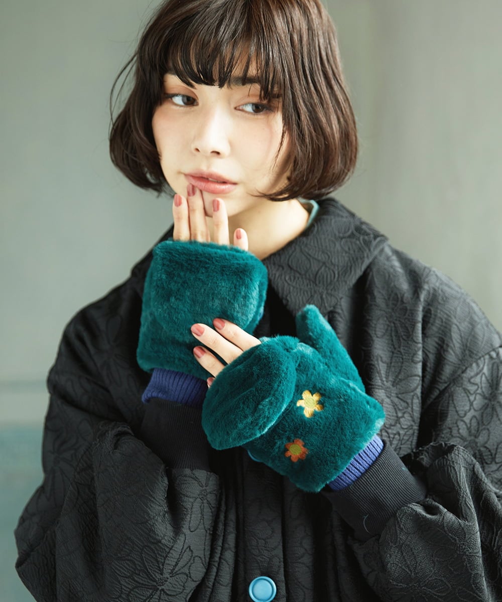 GGTAD31090 Jocomomola(ホコモモラ) フラワー刺繍フェイクファーミトン グリーン