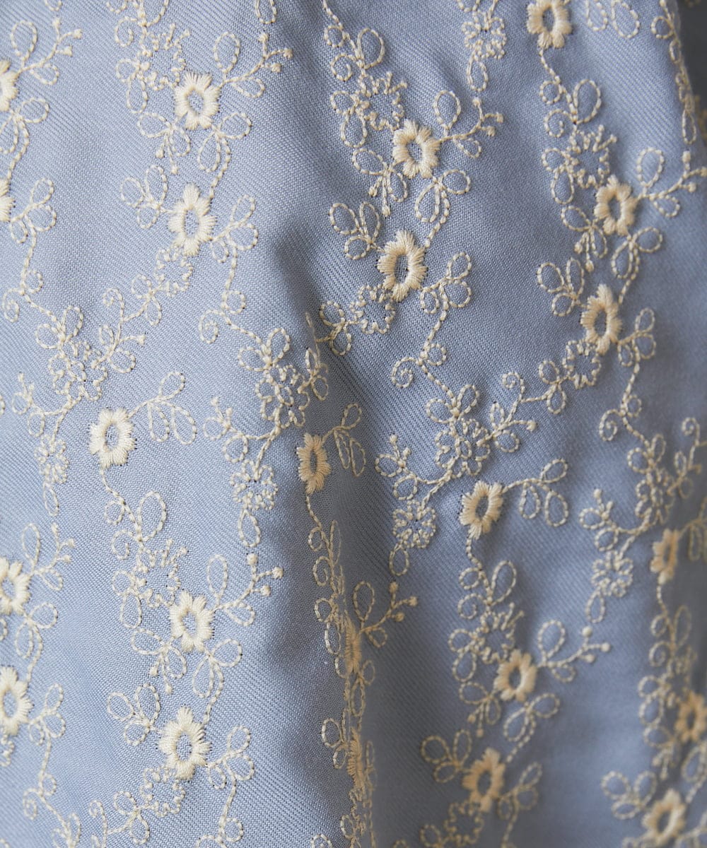 GJBDE41240 Jocomomola(ホコモモラ) フラワースカラップ総刺繍ブラウス ライトブルー