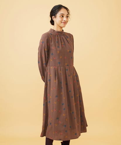GJEAD50350  Estrella ハイネックフラワー刺繍ワンピース