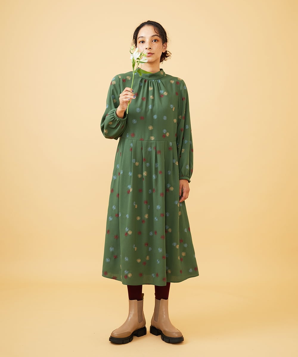 GJEAD50350 Jocomomola(ホコモモラ) Estrella ハイネックフラワー刺繍ワンピース ブラウン