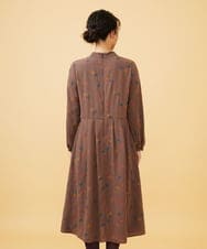 GJEAD50350 Jocomomola(ホコモモラ) Estrella ハイネックフラワー刺繍ワンピース ブラウン