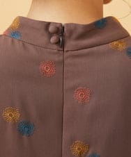 GJEAD50350 Jocomomola(ホコモモラ) Estrella ハイネックフラワー刺繍ワンピース ブラウン