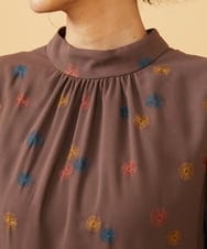 GJEAD50350 Jocomomola(ホコモモラ) Estrella ハイネックフラワー刺繍ワンピース ブラウン