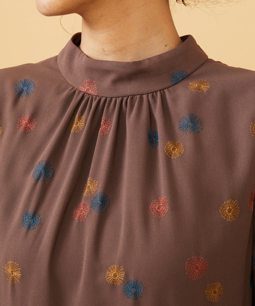 GJEAD50350 Jocomomola(ホコモモラ) Estrella ハイネックフラワー刺繍ワンピース ブラウン
