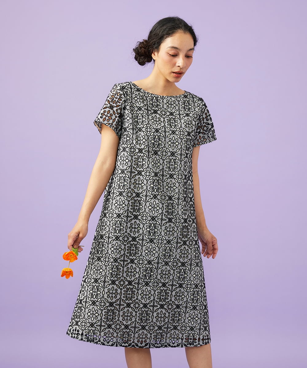 GJEGD50360 Jocomomola(ホコモモラ) Dordado de verano フラワーカットワーク刺繍 ギンガムチェックワンピース [オケージョン対応] ブラック