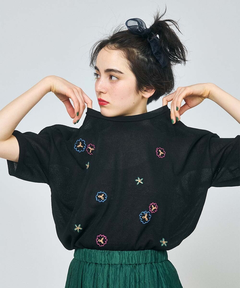 GJFHA30200 Jocomomola(ホコモモラ) Brisa フラワー刺繍シアーニット ブラック