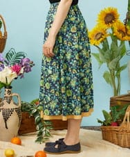 GJHHD01220 Jocomomola(ホコモモラ) Verano en La Mancha フラワープリントスカート ネイビー