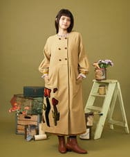 GJJLD01480 Jocomomola(ホコモモラ) Estarcido フラワーアップリケノーカラーロングコート ベージュ