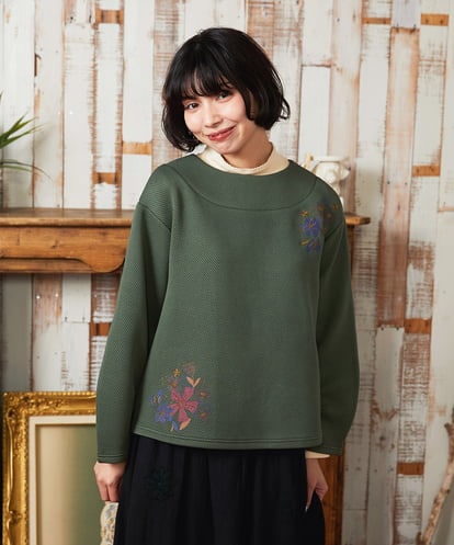 GJKAE37170  Florecer フラワー刺繍プルオーバーカットソー