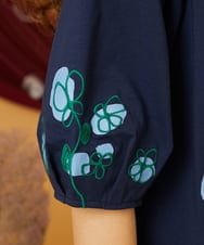 GJKJD32150 Jocomomola(ホコモモラ) 【接触冷感】Amigo フラワー刺繍プリントカットソー ネイビー