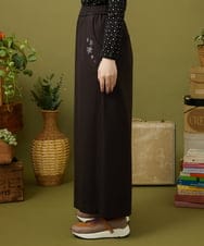 GJLLA32200 Jocomomola(ホコモモラ) T/Rドビー フラワー刺繍ワイドパンツ ダークブラウン