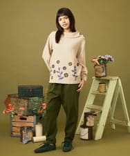 GJLLD37190 Jocomomola(ホコモモラ) Comodo 刺繍テーパードパンツ カーキ