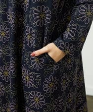 GJPDD30300 Jocomomola(ホコモモラ) Crisantemo curvo フラワー総刺繍ワンピース ネイビー