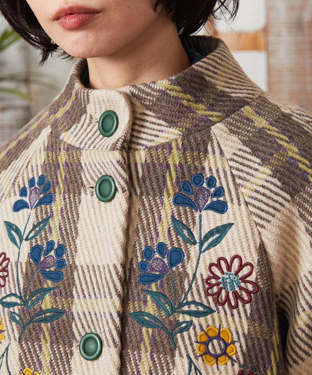 GJUAE04550 Jocomomola(ホコモモラ) Calle de Bordadores チェック×フラワー刺繍コート ベージュ
