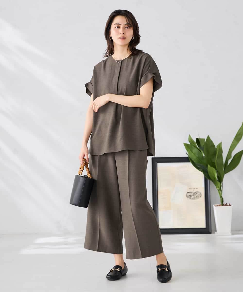 K2BHD06044 a.v.v(アー・ヴェ・ヴェ) 【接触冷感/UVカット】リネンライククルーネックブラウス【セットアップ対応/アンチピリング】 ネイビー