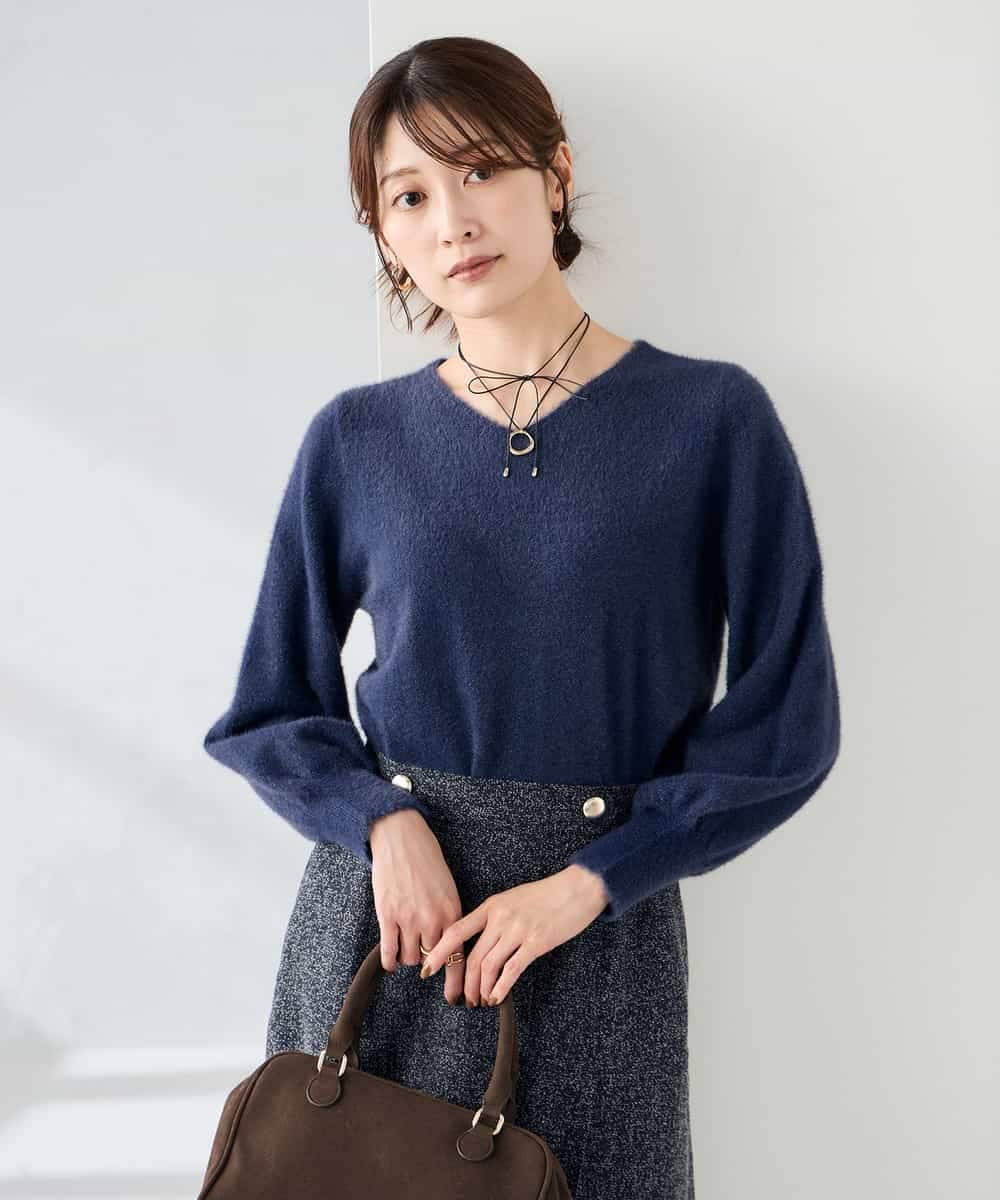 K2FAD43054 a.v.v(アー・ヴェ・ヴェ) ヘアリーラメVネックニット ネイビー
