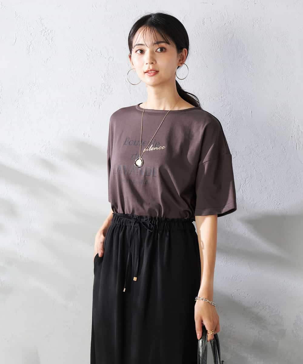 K2KHA68034 a.v.v(アー・ヴェ・ヴェ) 【接触冷感/UVカット】ボートネックロゴTシャツ ブラウン