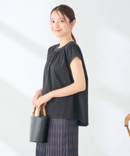 K2KID66035 a.v.v(アー・ヴェ・ヴェ) 【接触冷感/UVカット】ギャザーネックフレンチカットソー コーラル