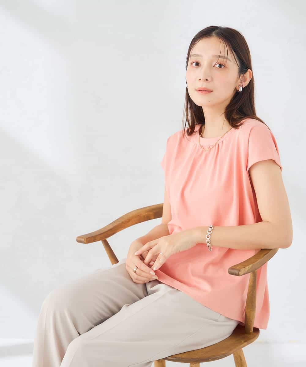 K2KID66035 a.v.v(アー・ヴェ・ヴェ) 【接触冷感/UVカット】ギャザーネックフレンチカットソー コーラル