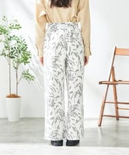 K2LGA22059 a.v.v(アー・ヴェ・ヴェ) 幾何柄プリントイージーパンツ アイボリー