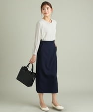KBKFT13054 a.v.v(アー・ヴェ・ヴェ) 幾何学柄Vネックブラウス グレージュ