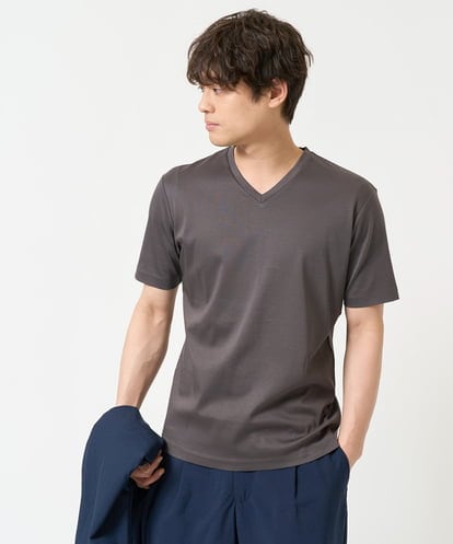 KHKGA41039 a.v.v MEN 【接触冷感/UVカット/毛玉になりにくい】シルケットスムースVネックカットソー