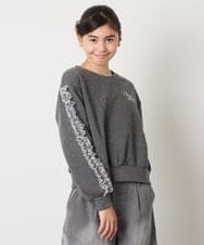 KJKAD50022 a.v.v KIDS(アー・ヴェ・ヴェ) [100-160]【WEB限定商品/裏起毛/チュールフリル/ワンポイント刺繍/クロップド丈】チュールスリーブクロップドトレーナー ダークグレー