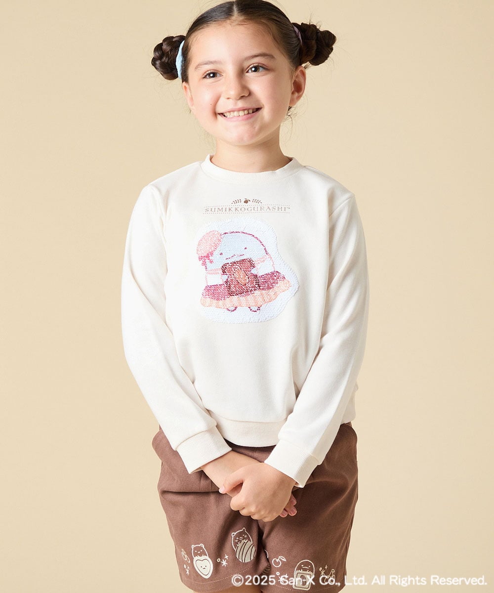 KJKAD80034 a.v.v KIDS(アー・ヴェ・ヴェ) [100-140]【a.v.v限定デザイン/アートが変わるスパンコール/しろくまとねこ/とかげとぺんぎん】すみっコぐらしスパンコールトレーナー アイボリー